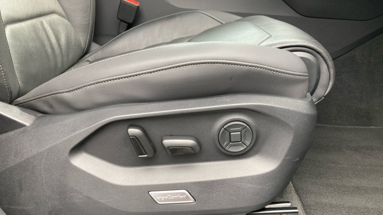 Volkswagen Touareg 3.0 V6 TDI 4Motion Black Edition 5dr Tip Auto Diesel Estate